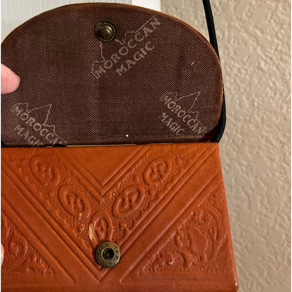 1970’s TRUE VINTAGE MOROCCAN HAND-TOOLED LEATHER MINI CROSSBODY PURSE - Picture 9 of 9